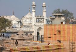 تلاش هندوهای افراطی برای جلوگیری از ورود مسلمانان هند به مسجد شاهی عیدگاه