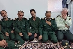 دیدار فرمانده سپاه قم با خانواده طلبه شهید مدافع امنیت