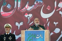 آرزوی دشمنان را در این سرزمین دفن خواهیم کرد