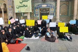 تحصن جمعی از زنان در حمایت از حجاب
