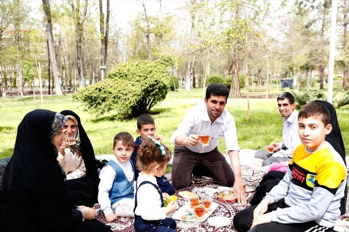 بررسی مزایای فرزندآوری در قرآن و روایات