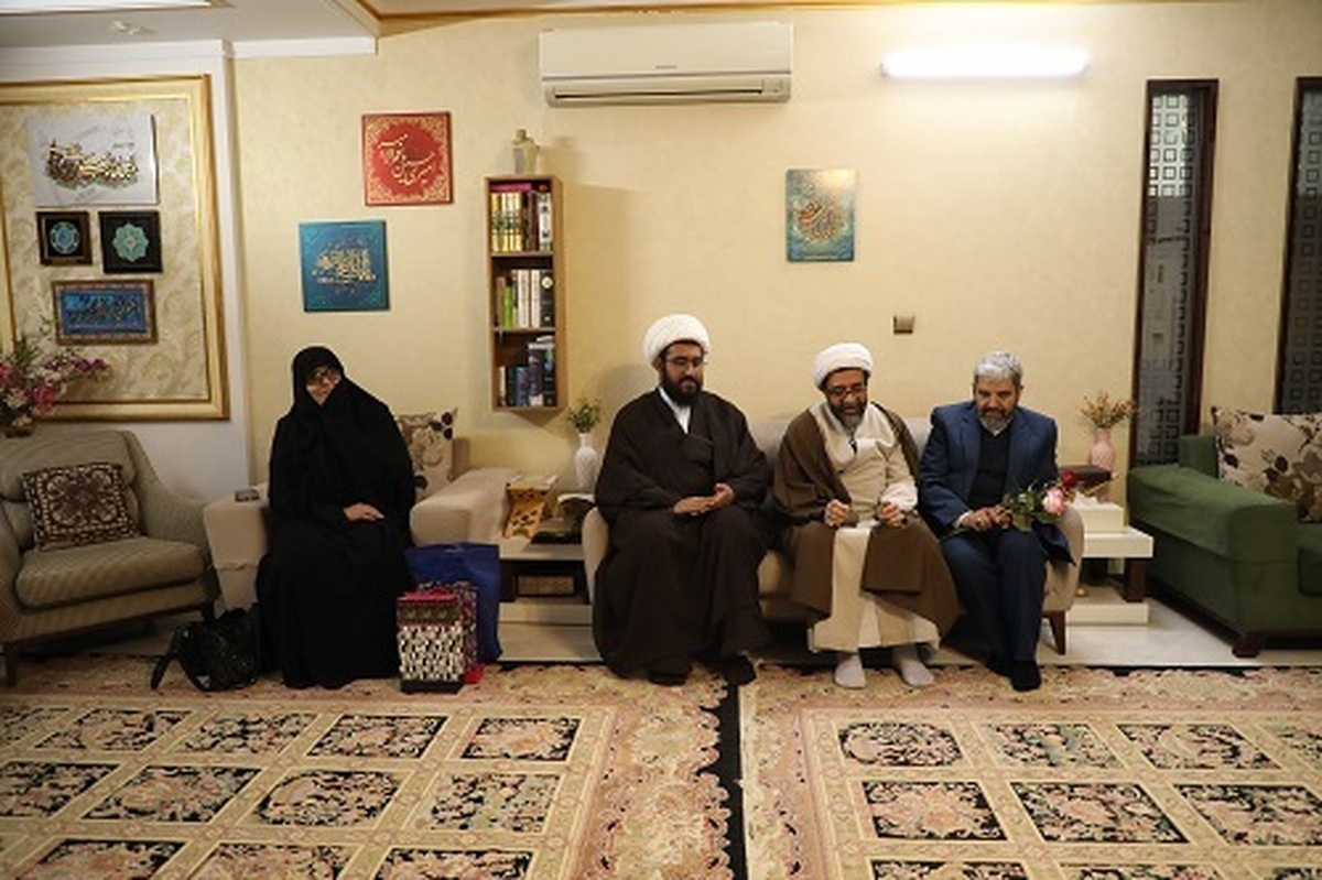دیدار مدیر حوزه‌های علمیه خواهران با خانواده شهید مصائبی