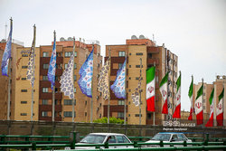 اقدام شهرداری اصفهان در جایگزینی پرچم ایران به جای پرچم‌های تزئینی + تصاویر