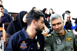 عاشقانه‌های عمو پرویز با فرزند خلبان شهید در کلاس هوشبری