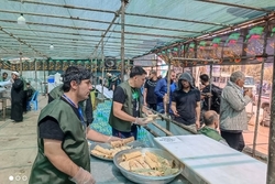 ۱۰ موکب اداره اوقاف کرمانشاه در مرز خسروی به زائرین خدمات می‌دهند