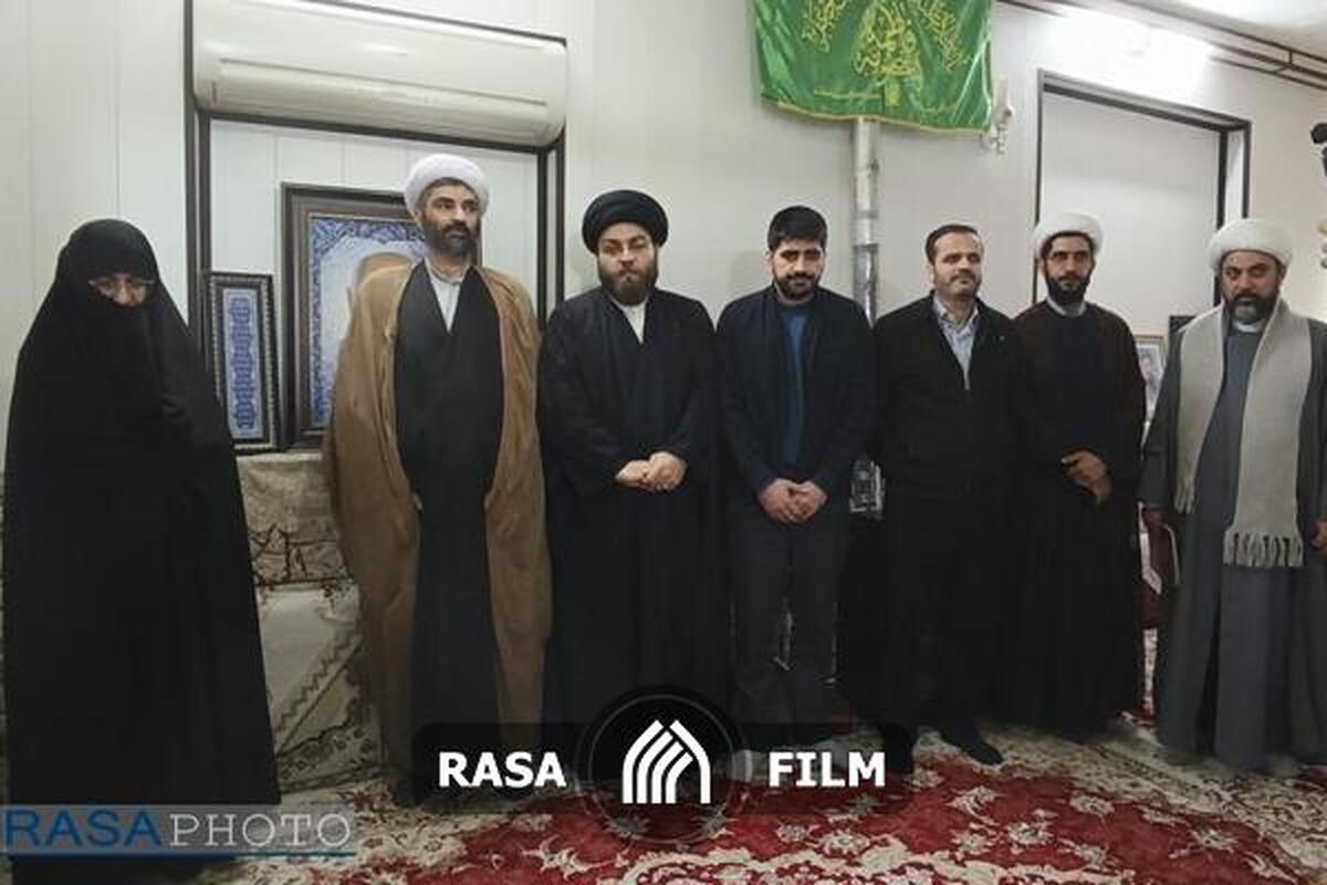 دیدار مدیر عامل و جمعی از مسئولان رسا با خانواده شهید احمدی‌تبار