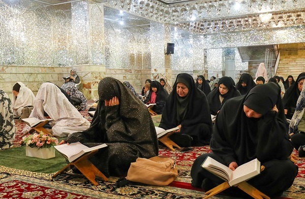 برپایی محفل جزءخوانی قرآن کریم ویژه بانوان در حرم مطهر شاهچراغ +عکس برپایی محفل جزءخوانی قرآن کریم ویژه بانوان در حرم مطهر شاهچراغ +عکس