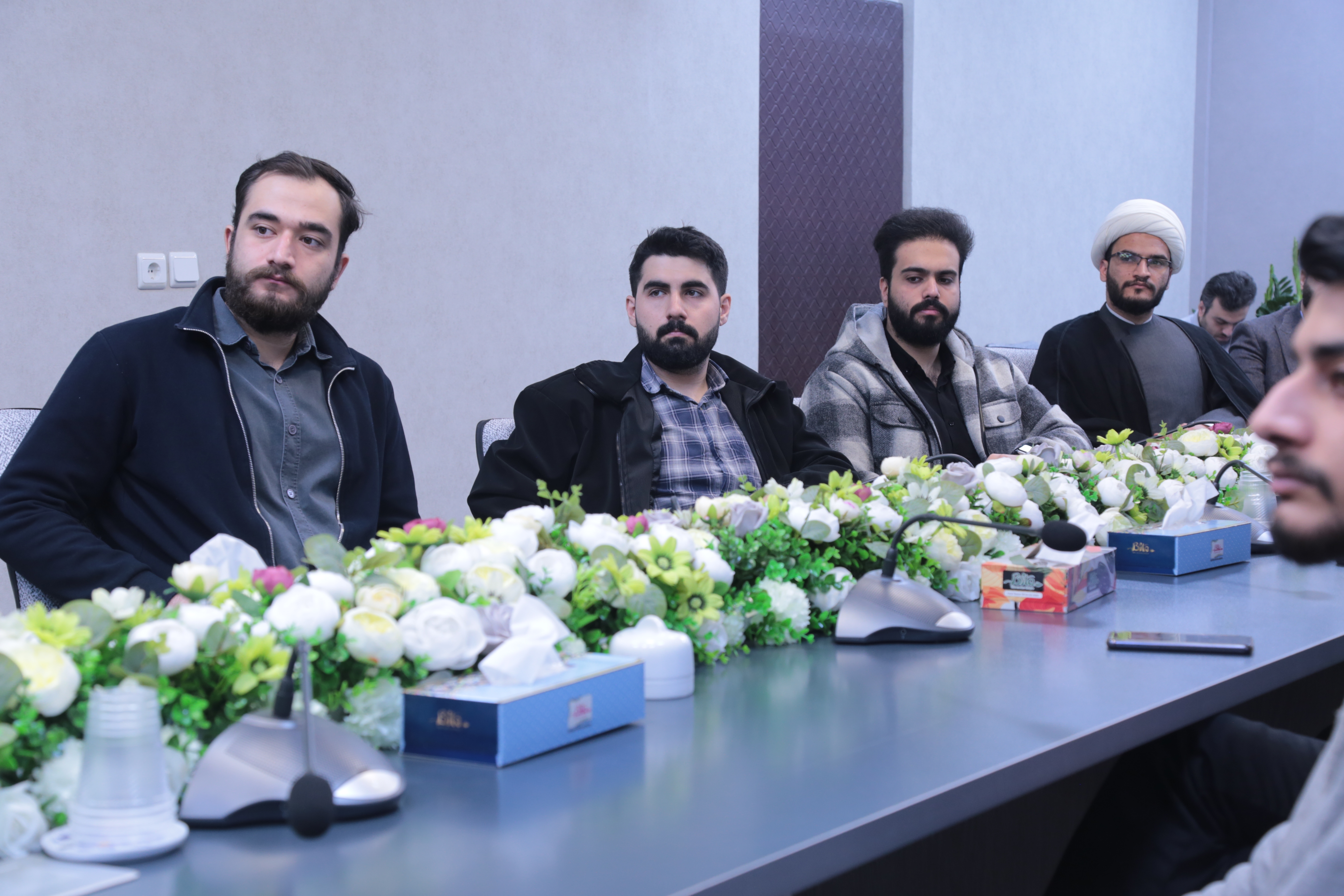 زیست مجازی معادلات جهانی را تغییر و حکمرانیها را به چالش میکشد زیست مجازی معادلات جهانی را تغییر و حکمرانیها را به چالش میکشد