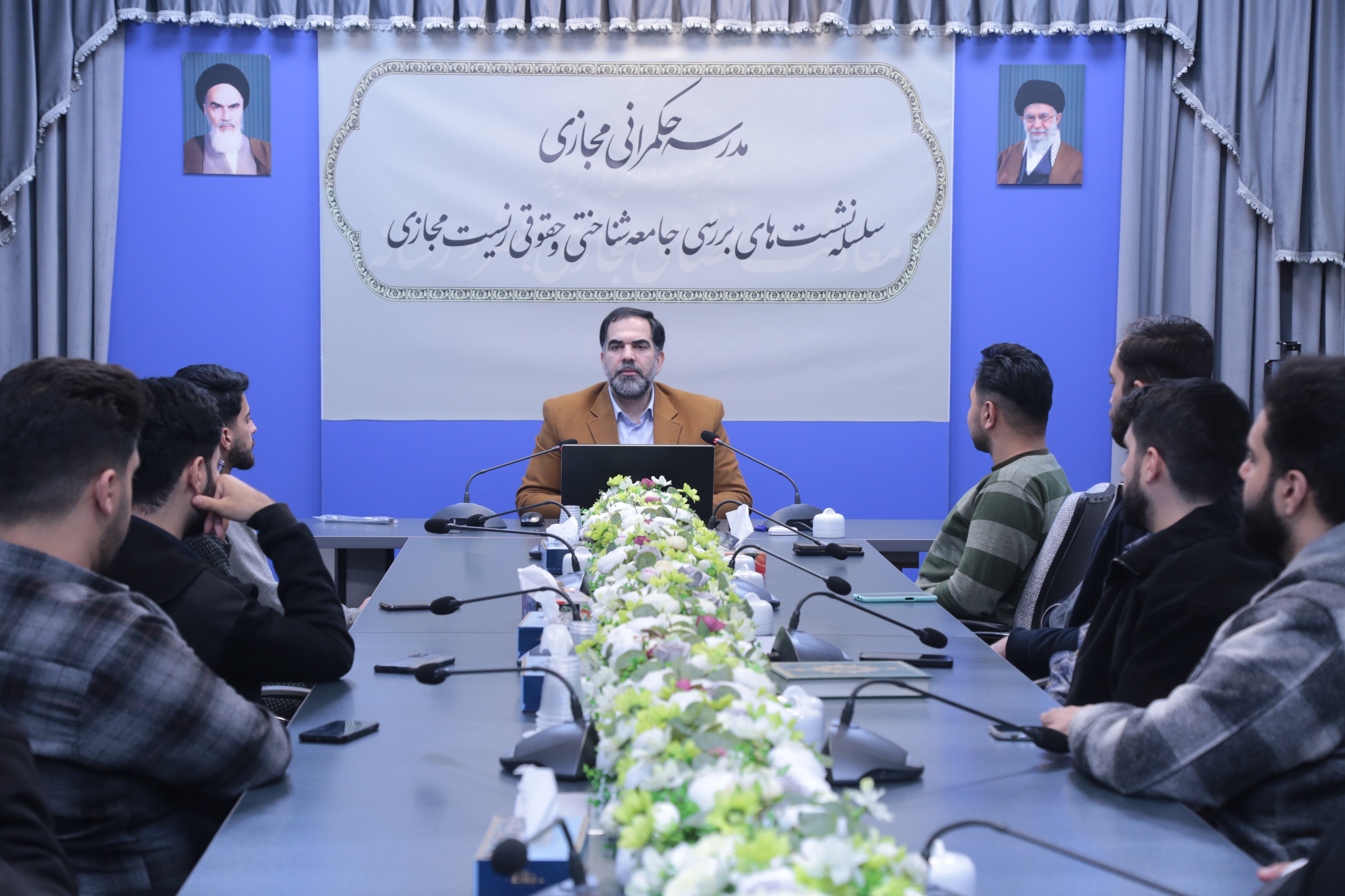 زیست مجازی معادلات جهانی را تغییر و حکمرانیها را به چالش میکشد زیست مجازی معادلات جهانی را تغییر و حکمرانیها را به چالش میکشد