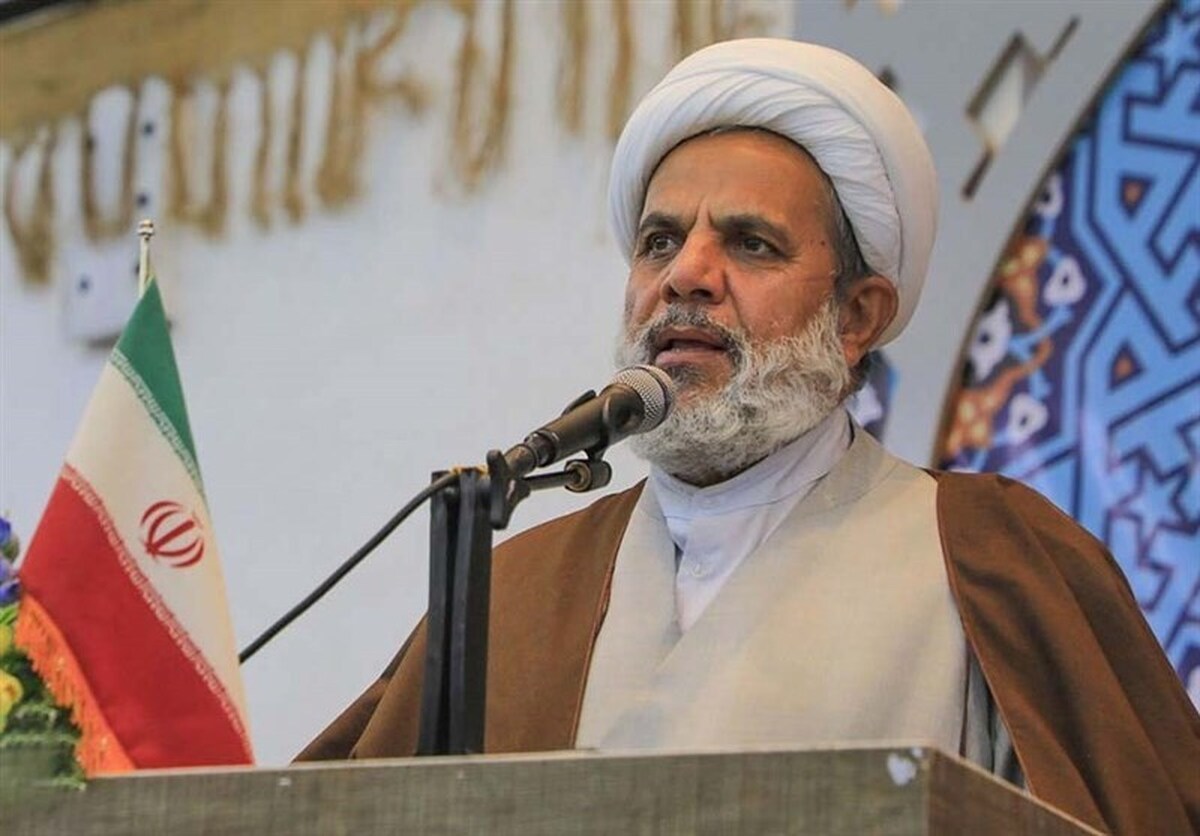 مقابله با دشمنان وظیفه همگانی است / لزوم نظارت مسئولان بر بازار  و مقابله با گران فروشی