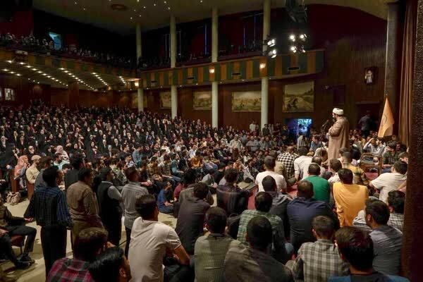 شهاب مرادی با کلاس مجردها به دانشگاه تربیت مدرس می‌رود