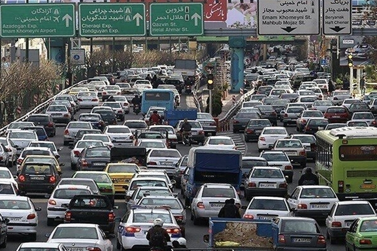 روزانه ۸۵۰۰ ساعت از وقت مردم تهران در ترافیک هدر می‌شود