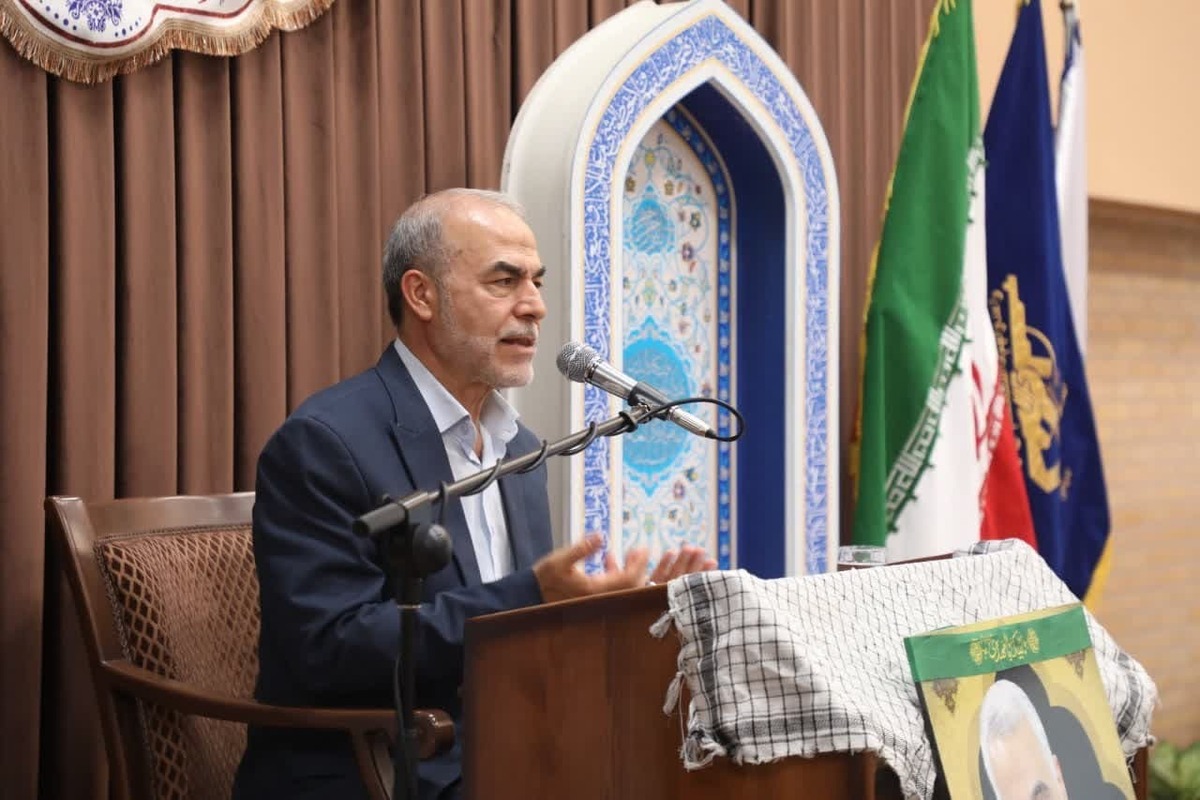 ملت ایران به رئیس‌جمهوری فعال، پرکار و معتقد به مبانی اسلامی نیاز دارد