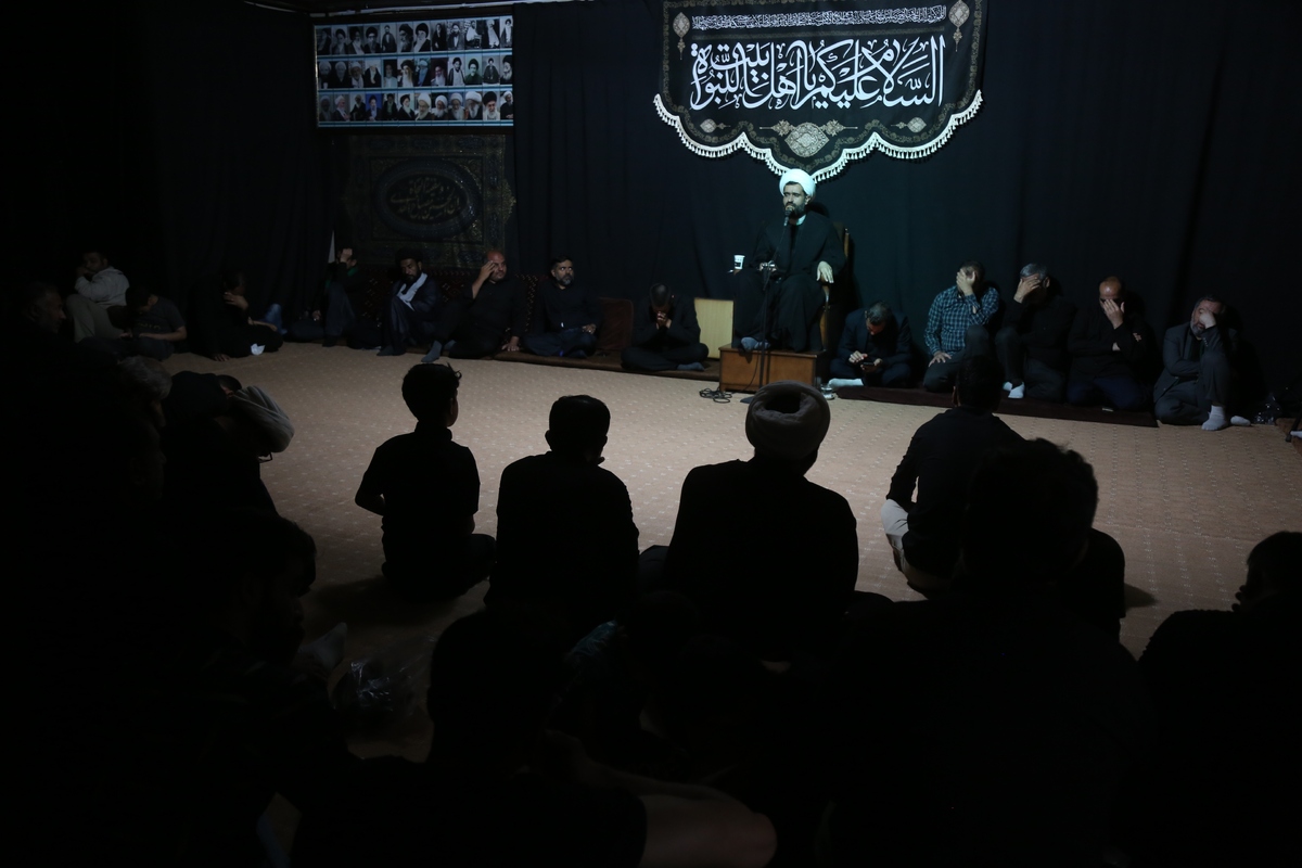 نماز امام حسين در روز عاشورا در وسط میدان جنگ،‌ تجلّی اوج عبودیت است