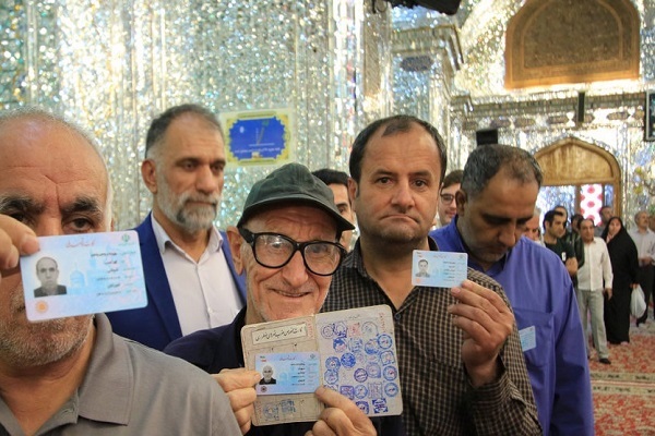 حماسه دیگری از مردم فارس با حضور پرشور در لحظات آغازین انتخابات+عکس