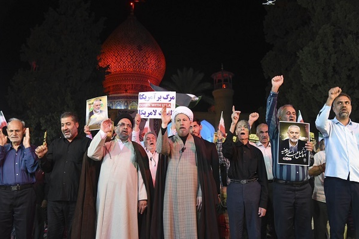 تجمع اعتراضی مردم شیراز در پی شهادت اسماعیل هنیه + عکس
