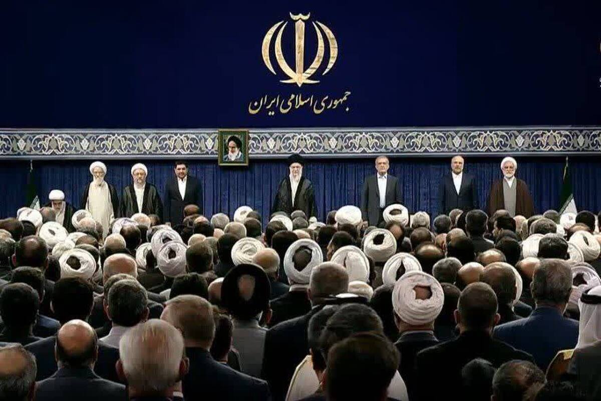 برگزاری مراسم تنفیذ رییس جمهور با حضور رهبر انقلاب در حسینیه امام خمینی + فیلم
