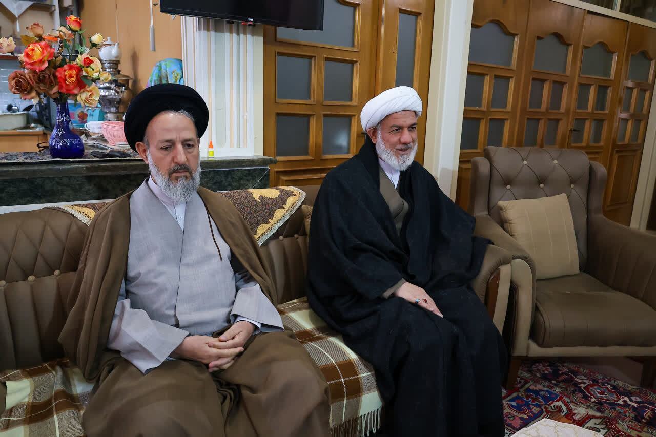 عیادت امام جمعه تبریز از روحانی پیشکسوت و ابوالشهید+ تصاویر