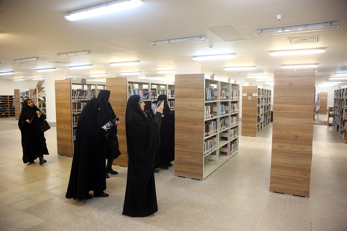 رسانه امروز هم سنگر میسازد هم مدافع است / روایت گنجینههای ۸۵۰ ساله آستان حضرت معصومه(س) رسانه امروز هم سنگر میسازد هم مدافع است / روایت گنجینههای ۸۵۰ ساله آستان حضرت معصومه(س)