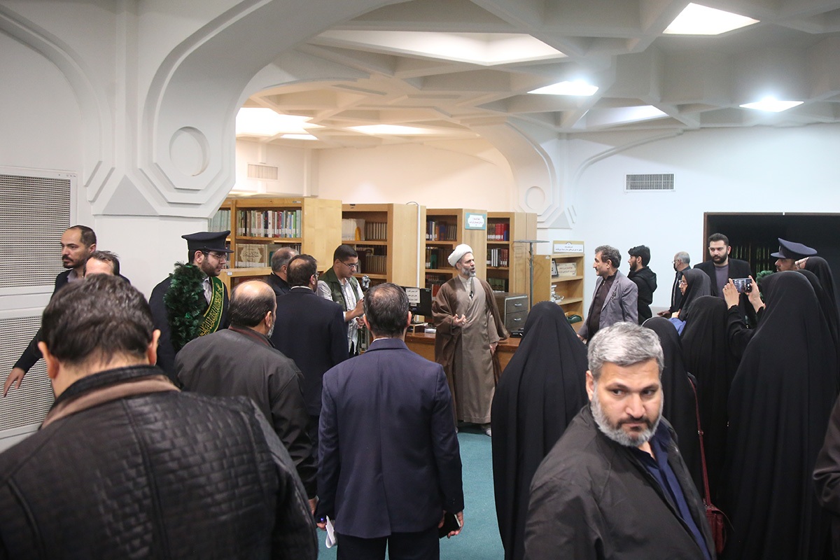 رسانه امروز هم سنگر میسازد هم مدافع است / روایت گنجینههای ۸۵۰ ساله آستان حضرت معصومه(س) رسانه امروز هم سنگر میسازد هم مدافع است / روایت گنجینههای ۸۵۰ ساله آستان حضرت معصومه(س)