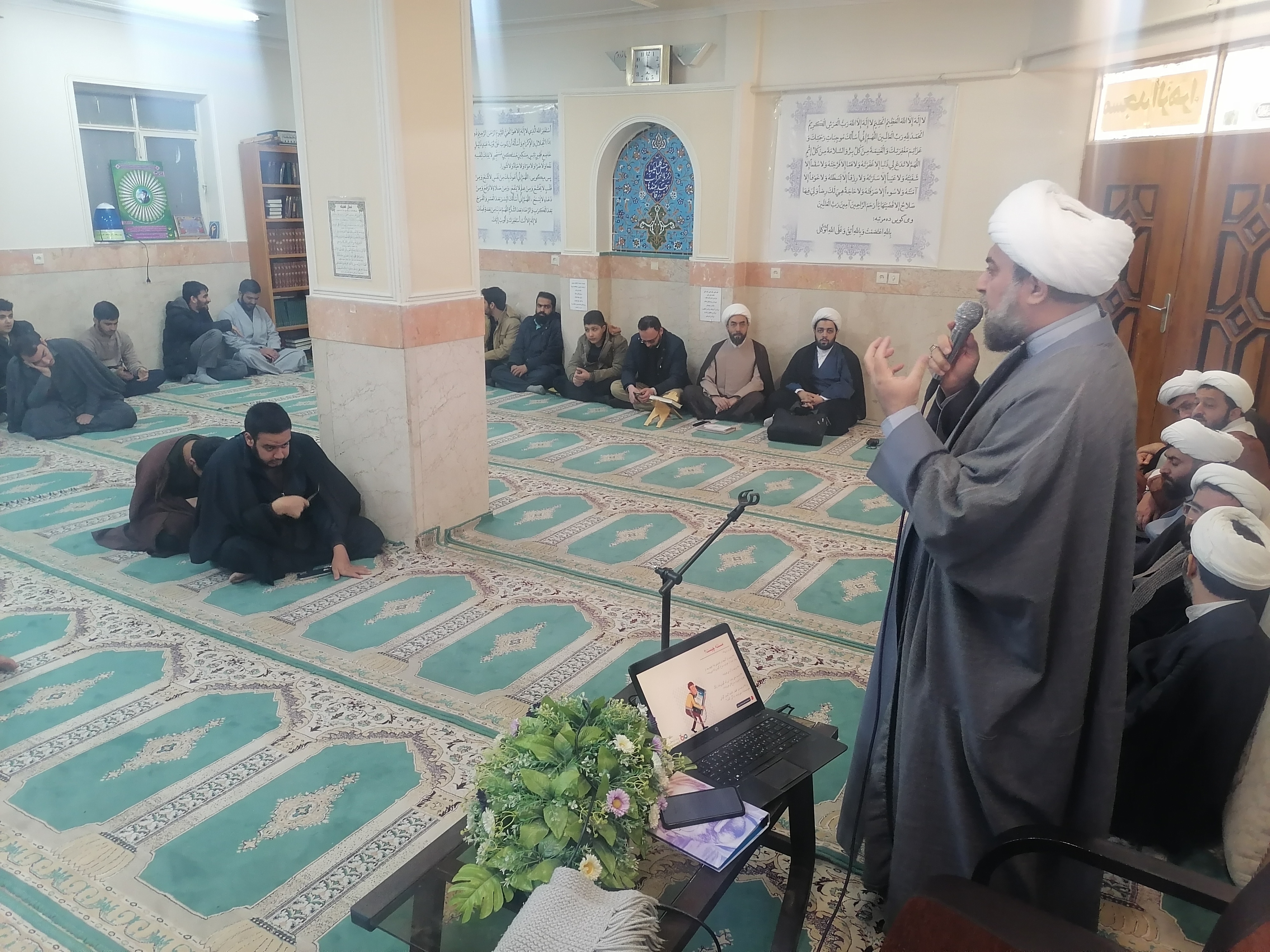 کارگاه «آسیب‌ها و فرصت‌های فضای مجازی» در مدرسه علمیه امامیه شهرکرد