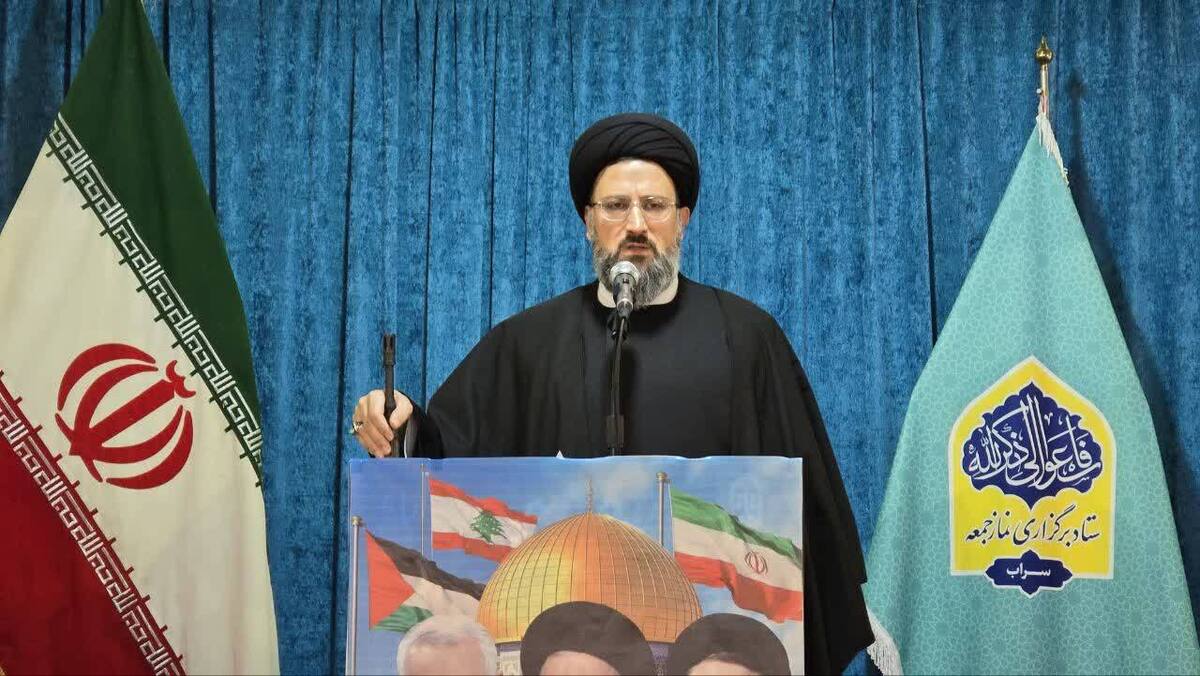 اعتماد به رسانه‌های دشمن، ریشه در ساده‌لوحی و نادانی دارد