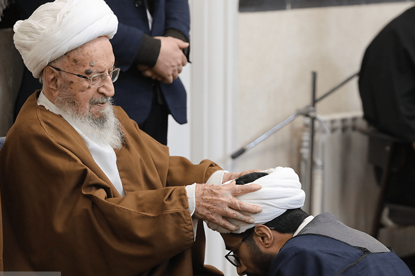 عمامه گذاری طلاب در روز ولادت امیرالمؤمنین