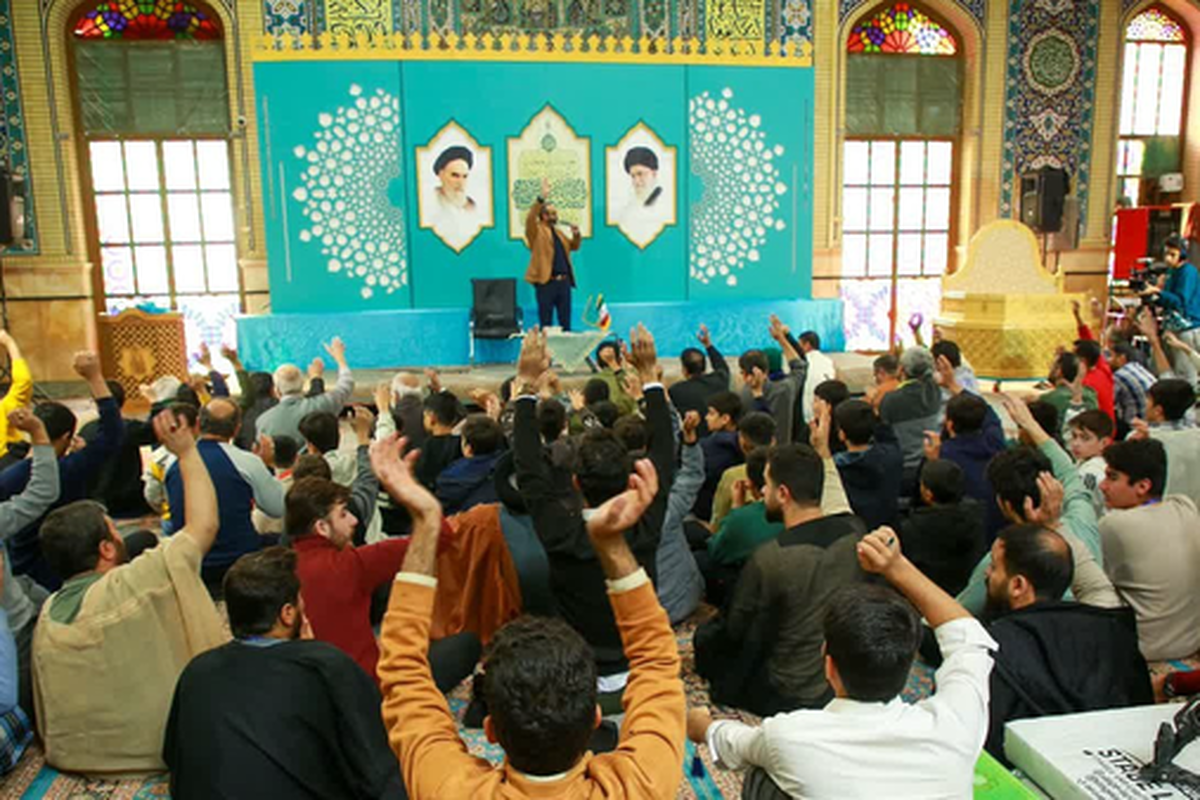 ۱۱۰۰ دانش آموز شرکت کننده در اعتکاف دانش آموزی آستان مقدس مسجد جمکران علیه ترامپ رجزخوانی کردند.