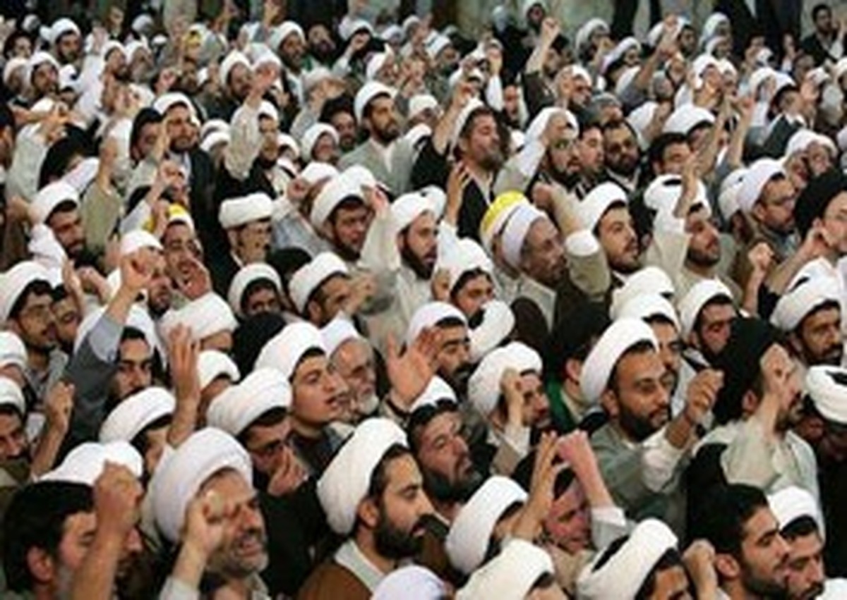 طلاب در دفاع از ولایت فقیه هیچ خط قرمزی جز فرمان رهبری نمی‌شناسند