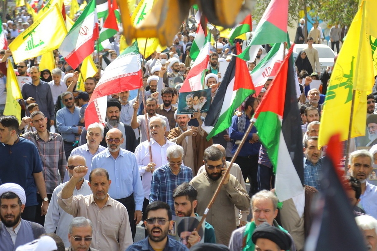 راهپیمایی مردم و بازاریان قم در اعتراض به اغتشاشات