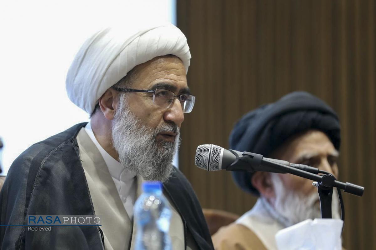 اشتغالات علمی بدون کسب معنویت فایده ای ندارد