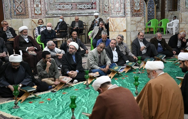 آغاز جلسات تفسیر قرآن کریم امام جمعه شیراز در حرم آستانه + عکس