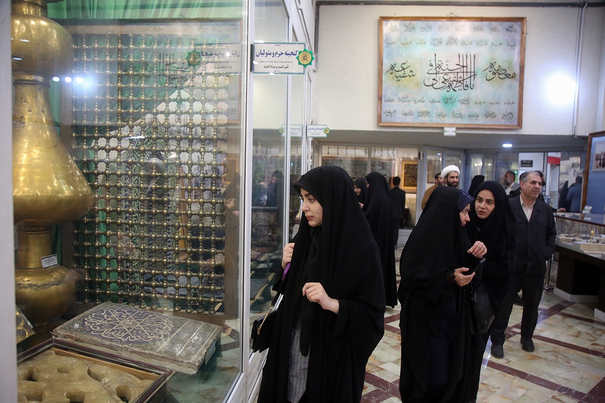 گزارشی از دومین مرحله بازدید اصحاب رسانه از حرم مطهر حضرت معصومه گزارشی از دومین مرحله بازدید اصحاب رسانه از حرم مطهر حضرت معصومه