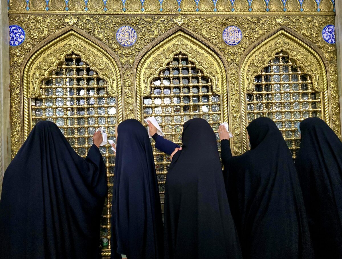 حضور بانوان تازه مسلمان شده ۱۱ کشور در مراسم غبار‌روبی حرم بانوی کرامت