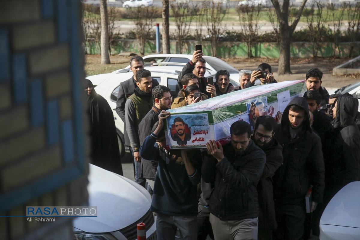 وداع با پیکر طلبه شهید در مدرسه علمیه امام حسین (ع) قم