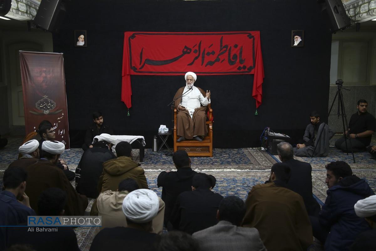 مراسم وداع با پیکر شهید طلبه ابوالفضل طغیانی در مدرسه علمیه امام حسین (ع) قم