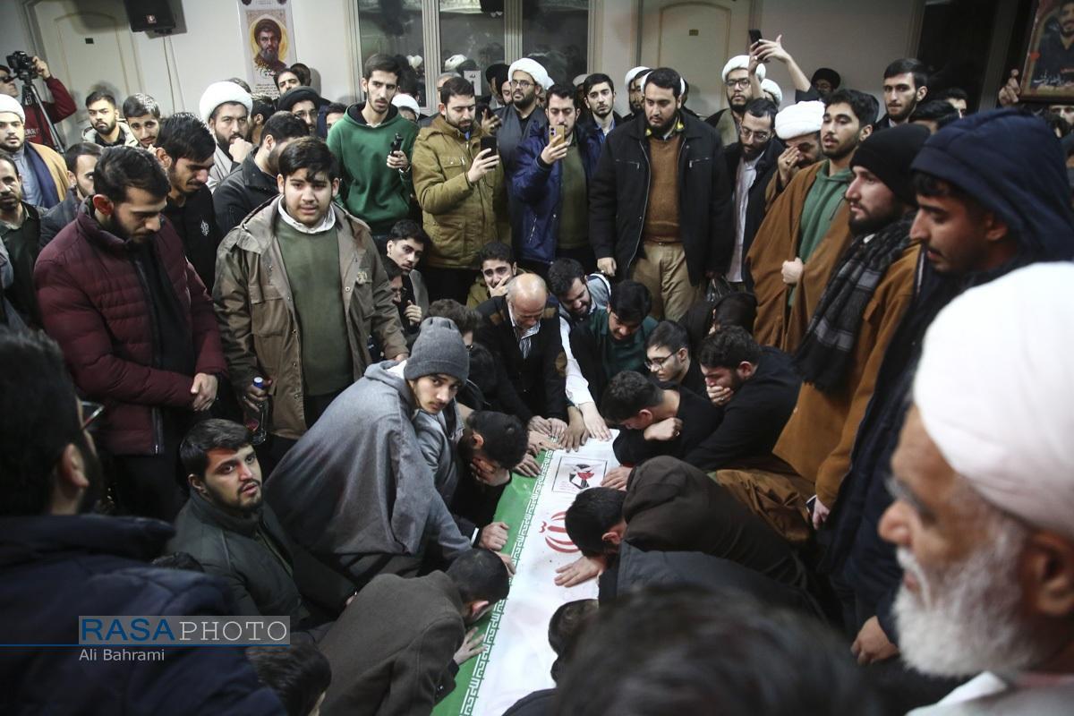 مراسم وداع با پیکر شهید طلبه ابوالفضل طغیانی در مدرسه علمیه امام حسین (ع) قم