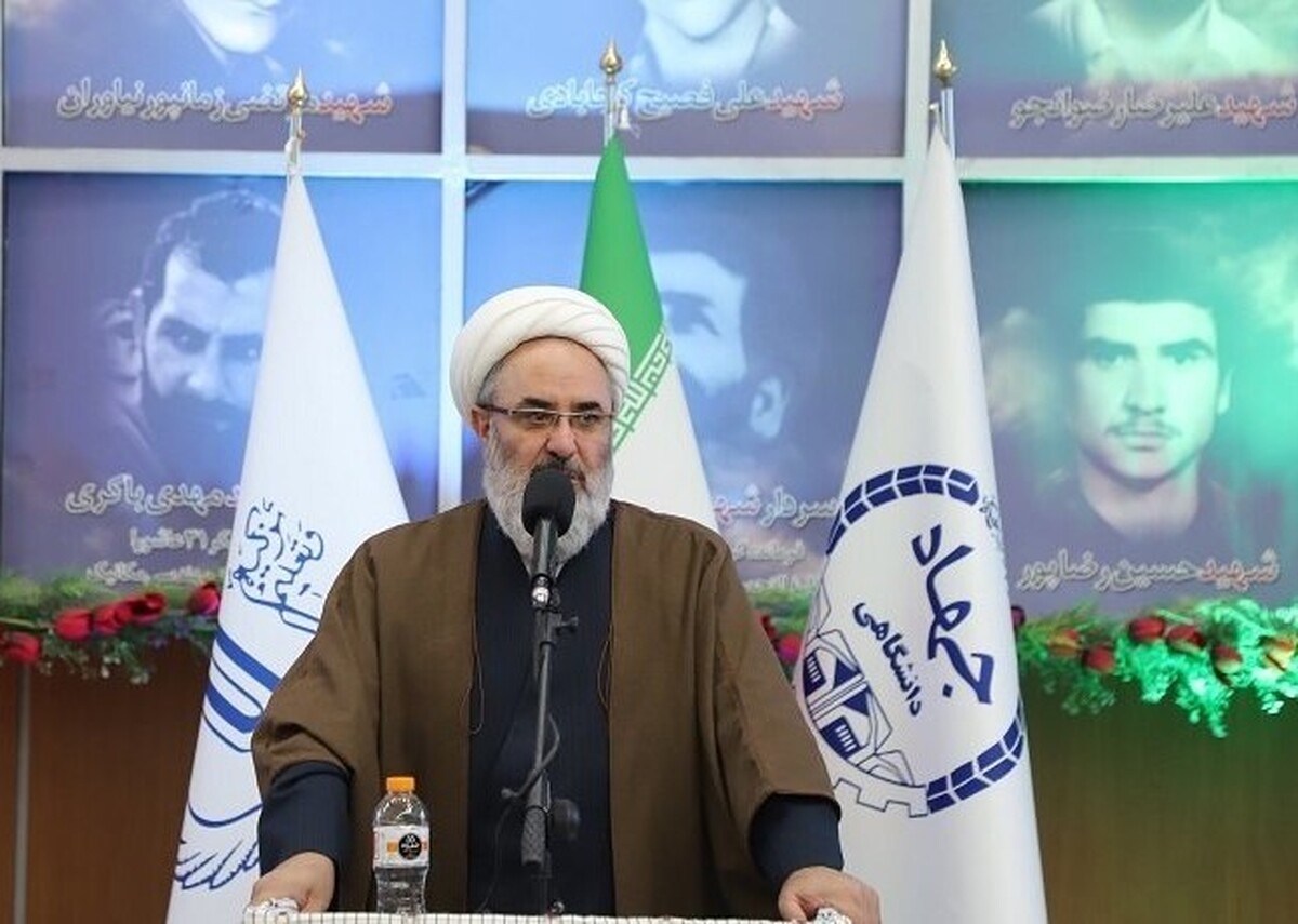 دشمن در جنگ تحمیلی به دنبال فاصله بین مردم و نظام بود