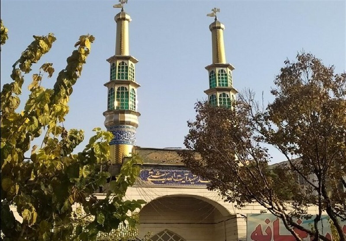 قرآن‌ها را روی موتور انداختند، با بنزین آتش زدند