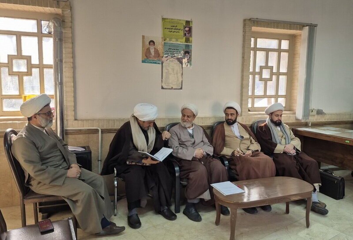 اساتید حوزه توجه ویژه به تربیت علمی و اخلاقی طلاب داشته باشند