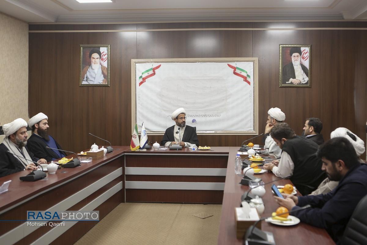 تأکید بر تقویت حکمرانی رسانه‌ای حوزه‌های علمیه و نقش رسانه در جنگ روایت‌ها