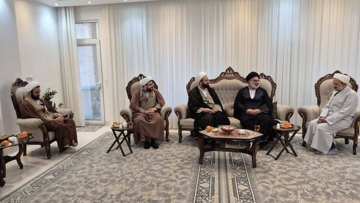 دیدار معاون حوزه‌های علمیه باخانواده‌های شهدا،جانبازان وایثارگران روحانی در کاشان