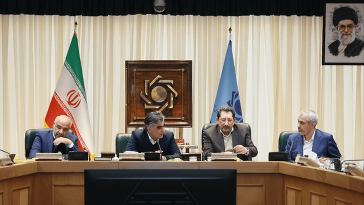 جلسه فوری تیم اقتصادی دولت با موضوع دلار و معیشت