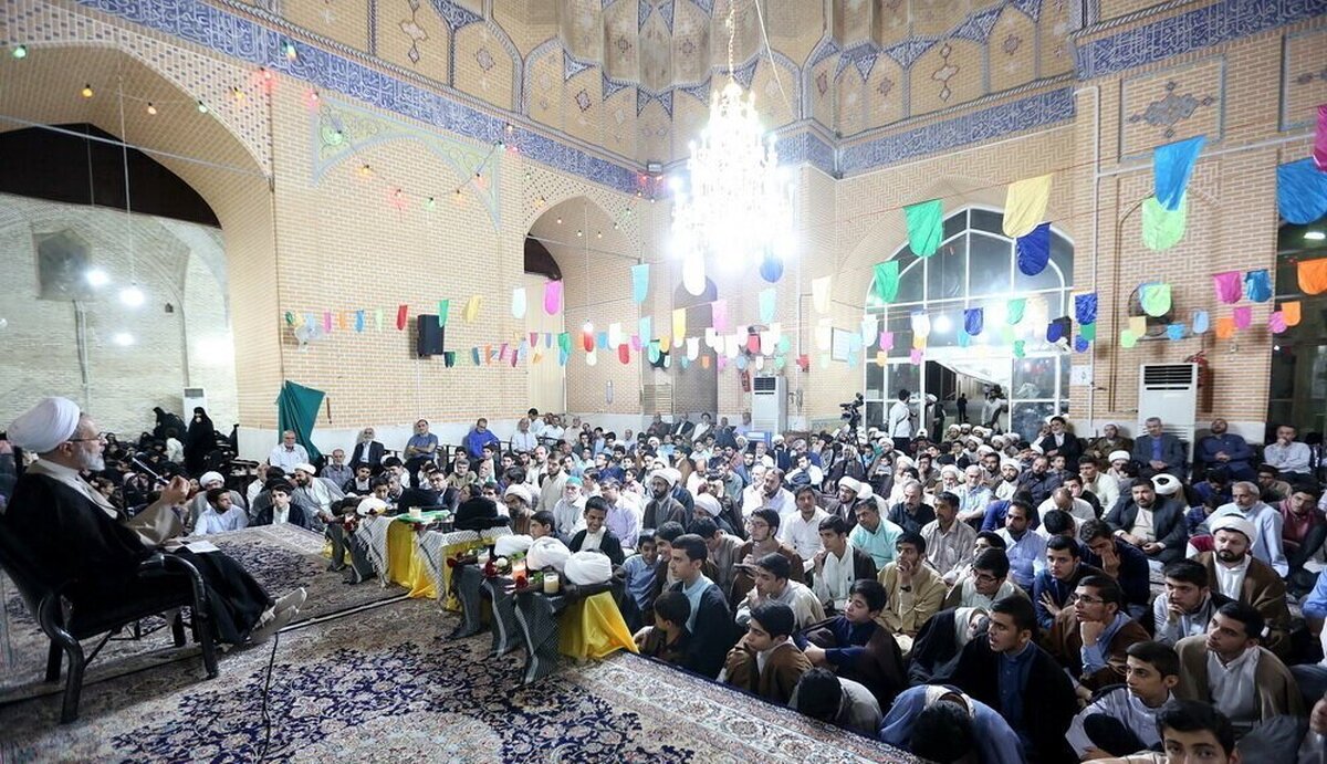 آیین عمامه‌گذاری طلاب مدرسه جهانگیرخان در مسجد جامع قم برگزار می‌شود