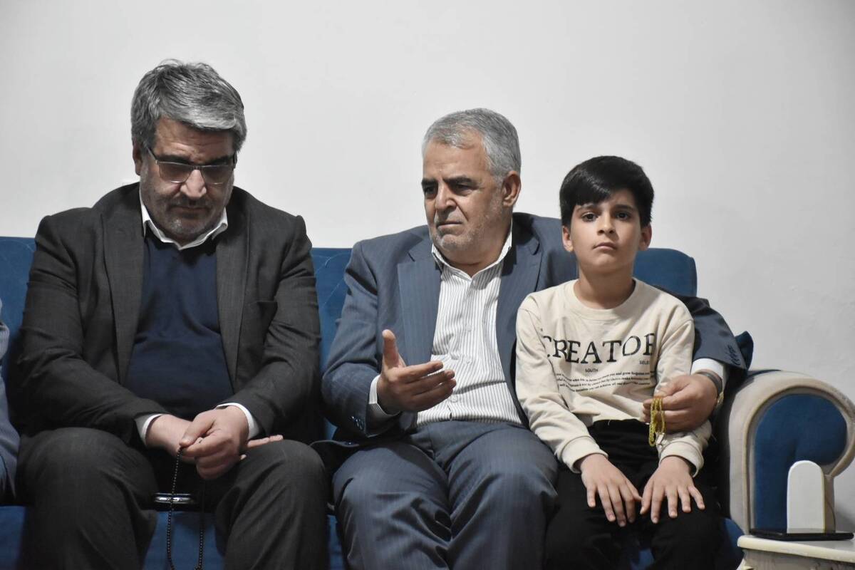 یاد و راه شهدا همیشه زنده و راهنمای ماست

 