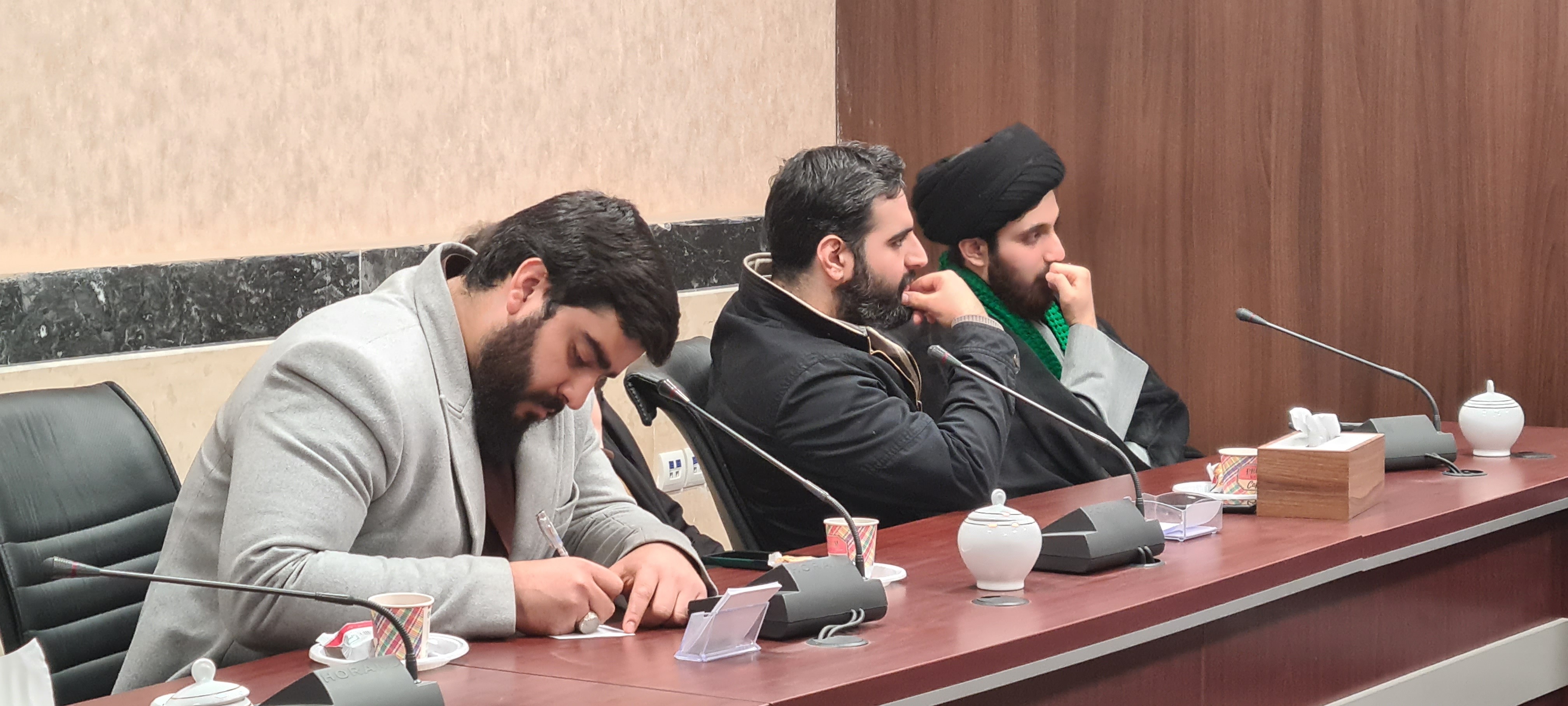 گزارشی از نشست «جوان مجاهد انقلابی» گزارشی از نشست «جوان مجاهد انقلابی»