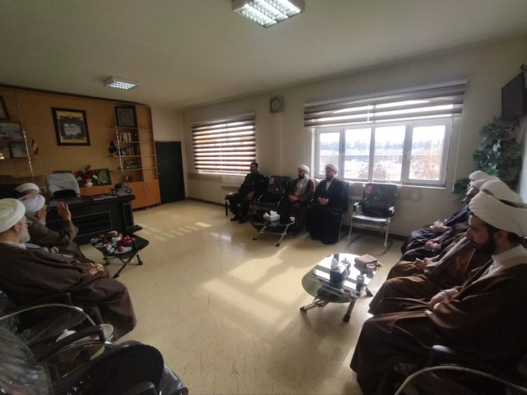 تجدید میثاق علما و اساتید حوزه علمیه بناب با سپاه پاسداران در واکنش به گستاخی اتحادیه اروپا+ تصاویر تجدید میثاق علما و اساتید حوزه علمیه بناب با سپاه پاسداران در واکنش به گستاخی اتحادیه اروپا+ تصاویر