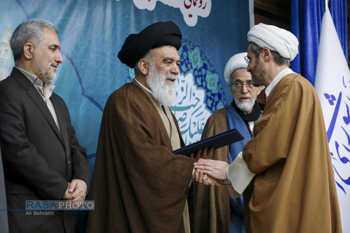 تجلیل از گزارشگران برتر و رونمایی از دو اثر علمی در مرکز تحقیقات اسلامی مجلس