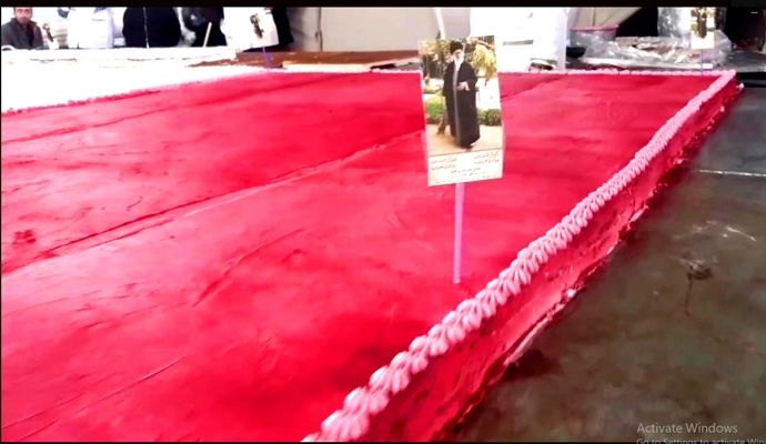 پخت بزرگترین کیک پرچمی جهان در جمکران + عکس