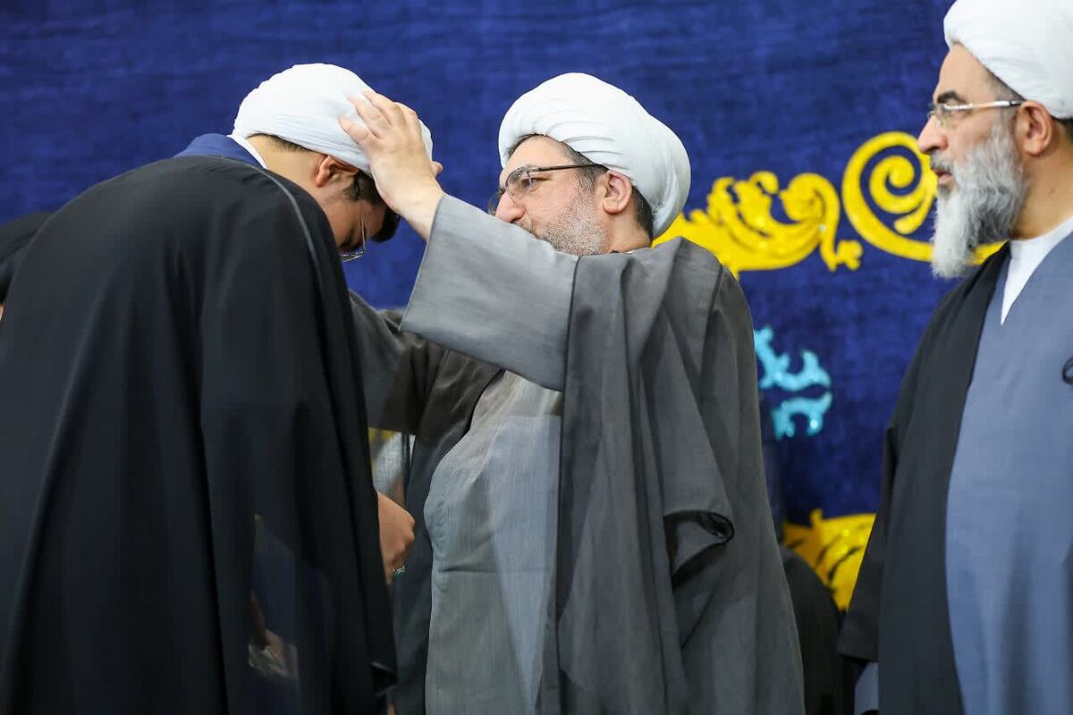 مراسم تلبس طلاب حوزه علمیه بناب با حضور آیت‌الله فاضل لنکرانی+ تصاویر